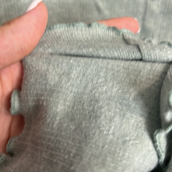 Green button down - Picture 4 of 4